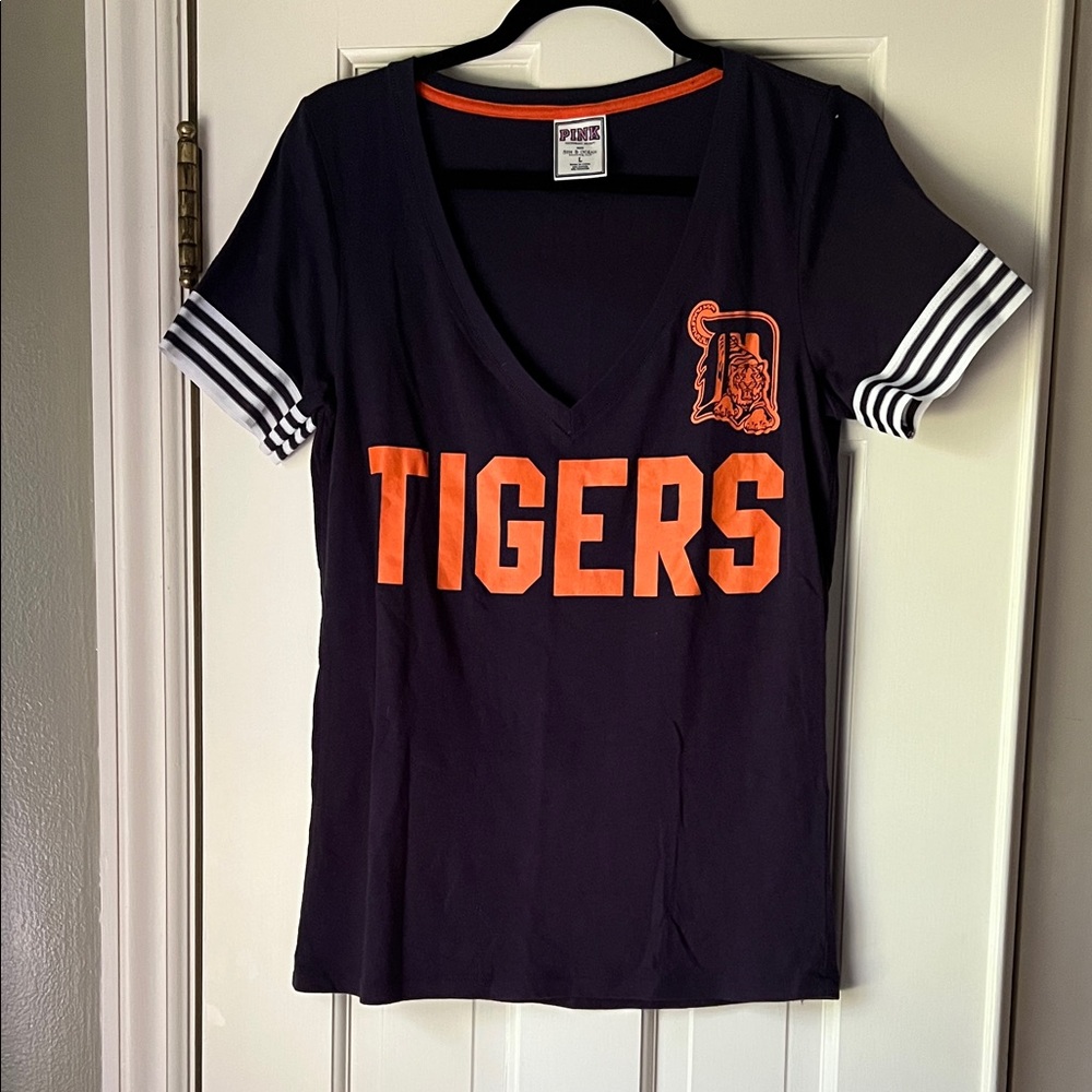 PINK Victoria's Secret Fitted Detroit Tigers V-Neck Tee